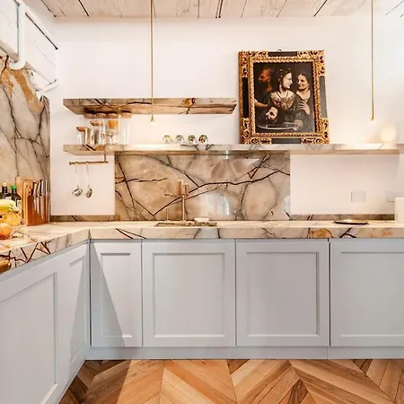 Апартаменты Deluxe Fine Art Historic Centre