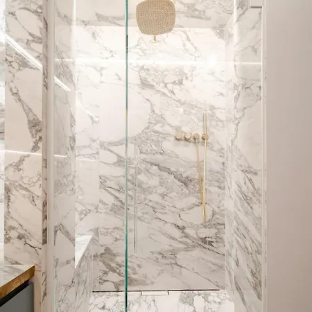 Апартаменты Deluxe Fine Art Historic Centre