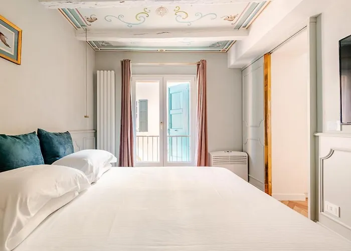 Deluxe Fine Art Historic Centre