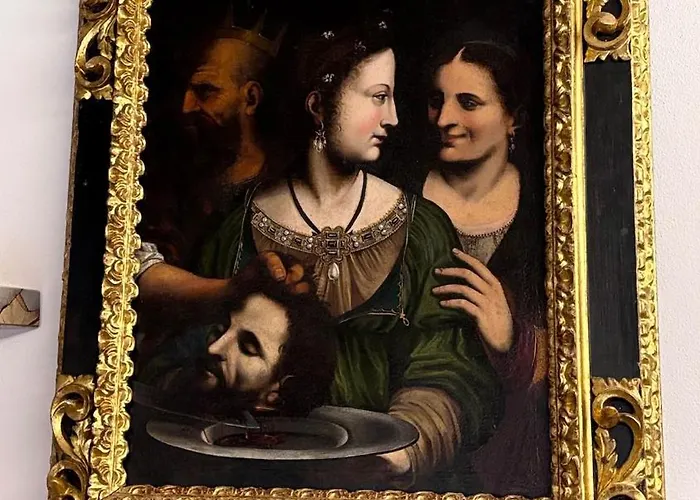 Deluxe Fine Art Historic Centre Apartment